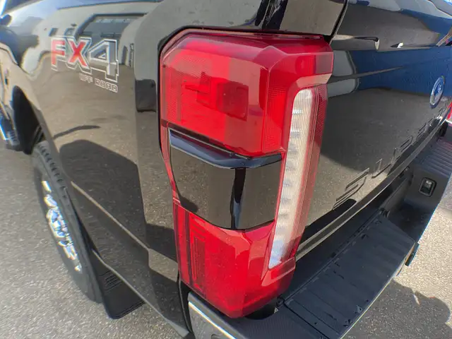 2026 Ford Super Duty F-350 SRW Lariat FX4 618A - Photo 13