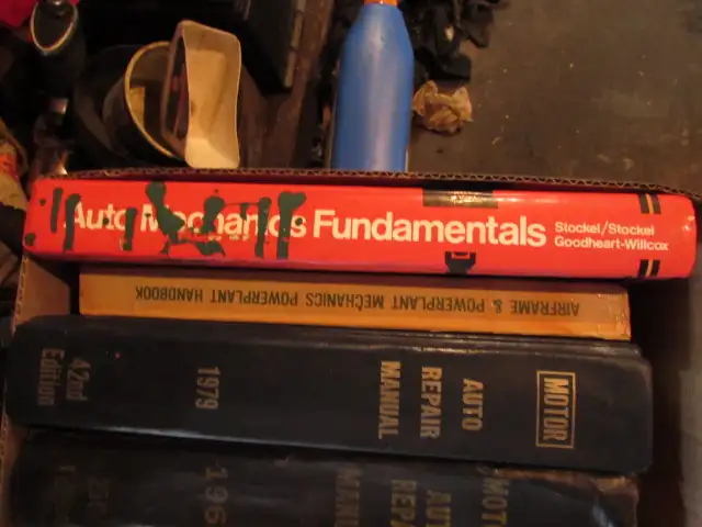 Automotive Repair Manuals - Photo 7