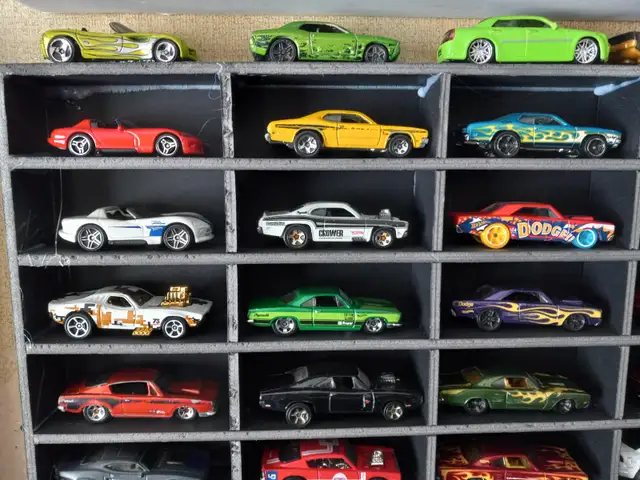 Hot Wheels  MOPAR Action Collection, 100 cars total - Photo 2