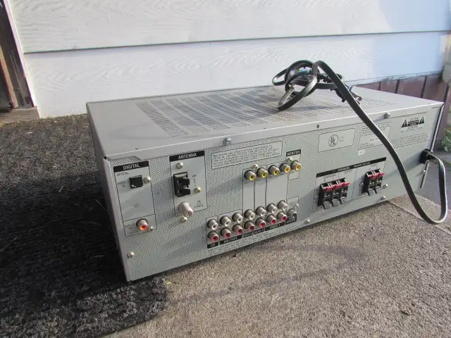 Sony STR-K740P 5.1 channel home theatre receiver 80 watts per - Photo 3