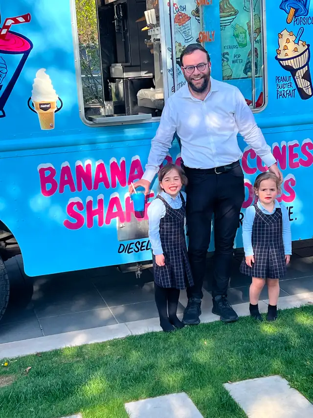 Book for ice cream truck 4168564811 - Photo 10