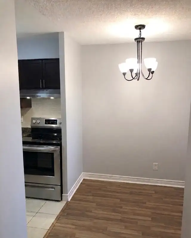 1BR   Rare Same Floor Locker @ STC – Parking Incl. - Photo 4