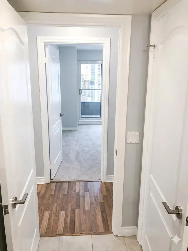 1BR   Rare Same Floor Locker @ STC – Parking Incl. - Photo 7