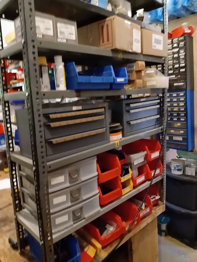 Liquidation de produits de quincaillerie - Photo 2