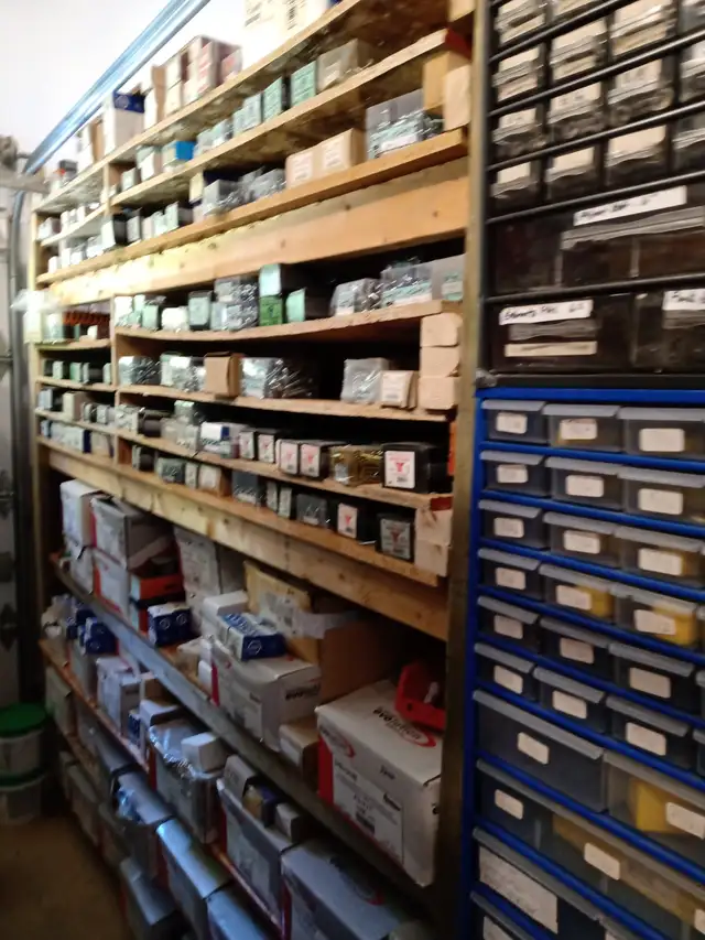 Liquidation de produits de quincaillerie - Photo 3