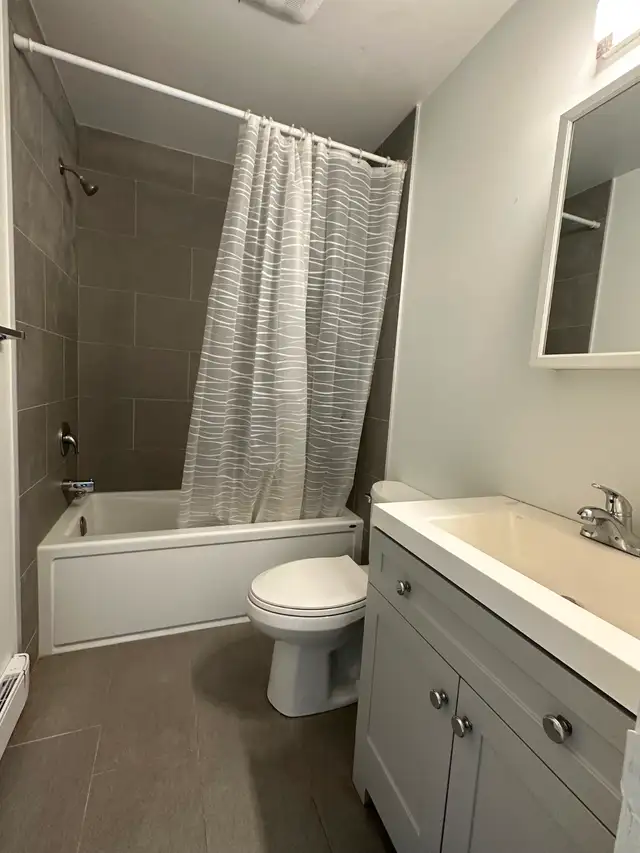 ATTENTION TRENT STUDENTS – 3 Bdrm - Prime Reid St Location - Photo 9