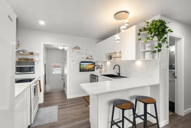 OH! Beautiful 3bdrm 1.5bth Starter Home in Desirable Fort Garry! - Photo 4