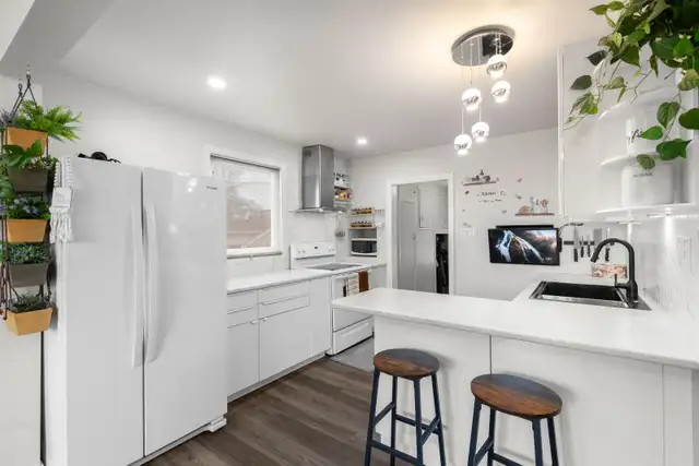 OH! Beautiful 3bdrm 1.5bth Starter Home in Desirable Fort Garry! - Photo 5