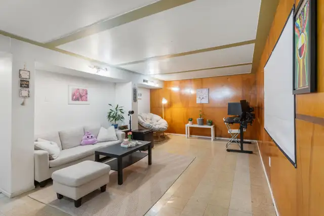 OH! Beautiful 3bdrm 1.5bth Starter Home in Desirable Fort Garry! - Photo 8