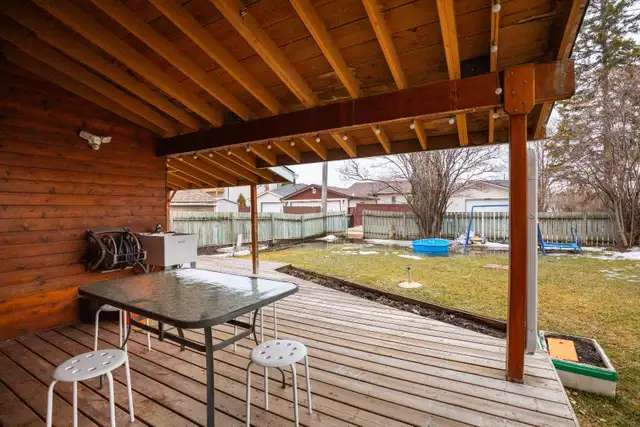 OH! Beautiful 3bdrm 1.5bth Starter Home in Desirable Fort Garry! - Photo 9