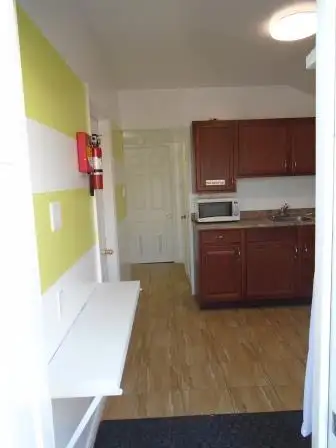 May 1-Sunny Rm All Included for Male-Near Terminal-Short or Long - Photo 6