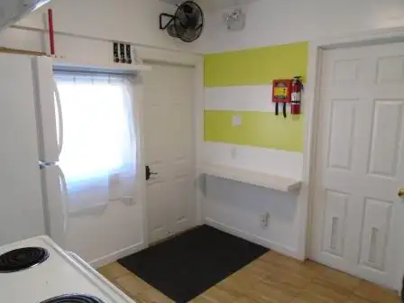 May 1-Sunny Rm All Included for Male-Near Terminal-Short or Long - Photo 7