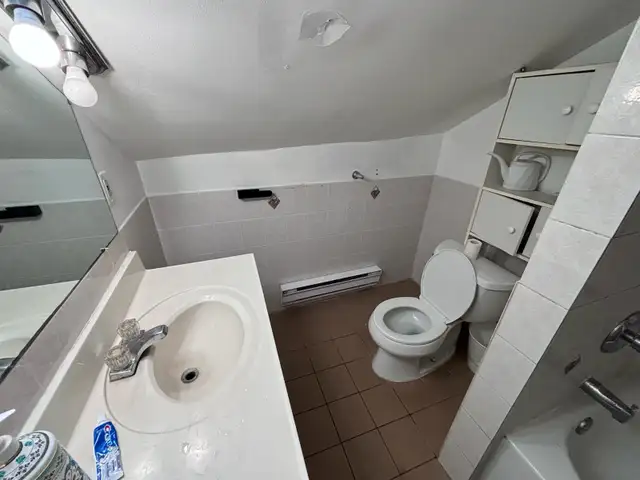 5-Bedroom Student Apartment in the heart of Kensington Market! - Photo 6