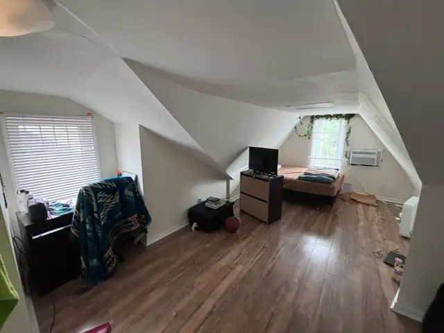 5-Bedroom Student Apartment in the heart of Kensington Market! - Photo 8