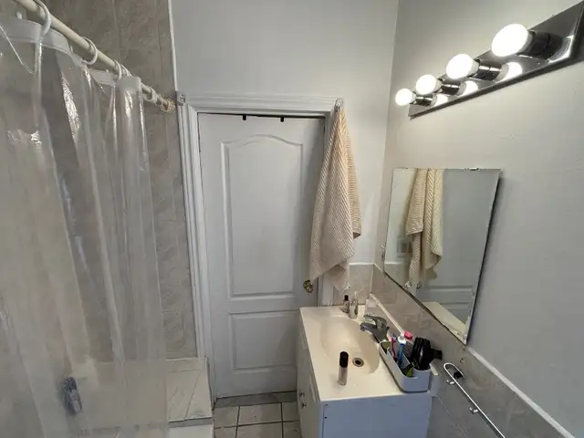 5-Bedroom Student Apartment in the heart of Kensington Market! - Photo 9