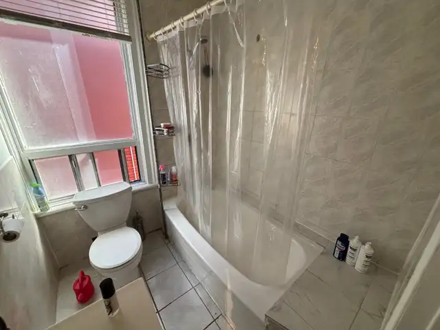 5-Bedroom Student Apartment in the heart of Kensington Market! - Photo 10