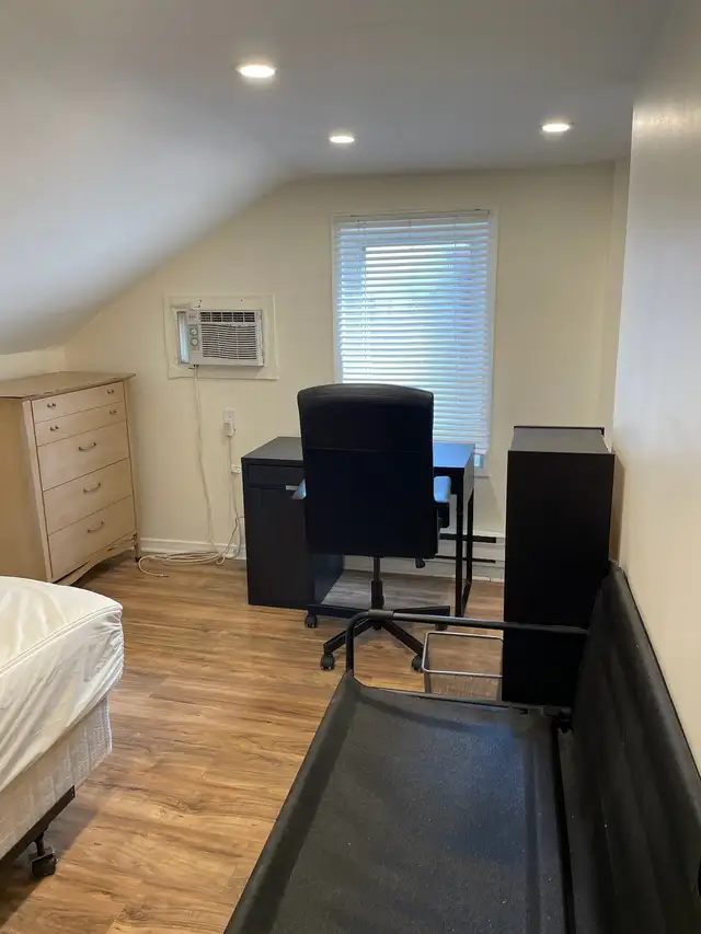 5-Bedroom Student Apartment in the heart of Kensington Market! - Photo 19