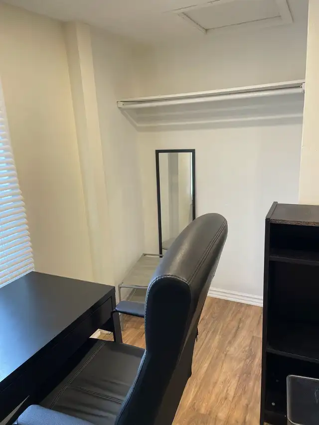 5-Bedroom Student Apartment in the heart of Kensington Market! - Photo 20