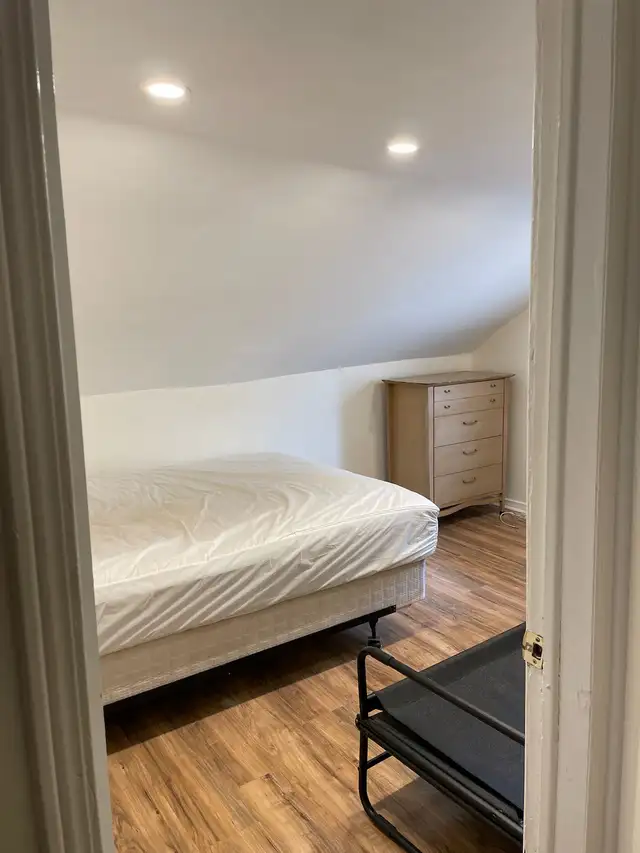 5-Bedroom Student Apartment in the heart of Kensington Market! - Photo 22