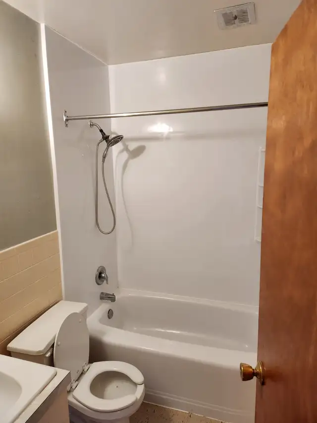 Woodstock - Renovated 1 bedroom - Great location, avail. now! - Photo 6