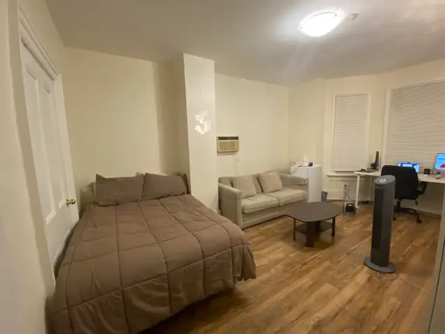 5-Bedroom Student Apartment in Kensington Market! - Photo 7
