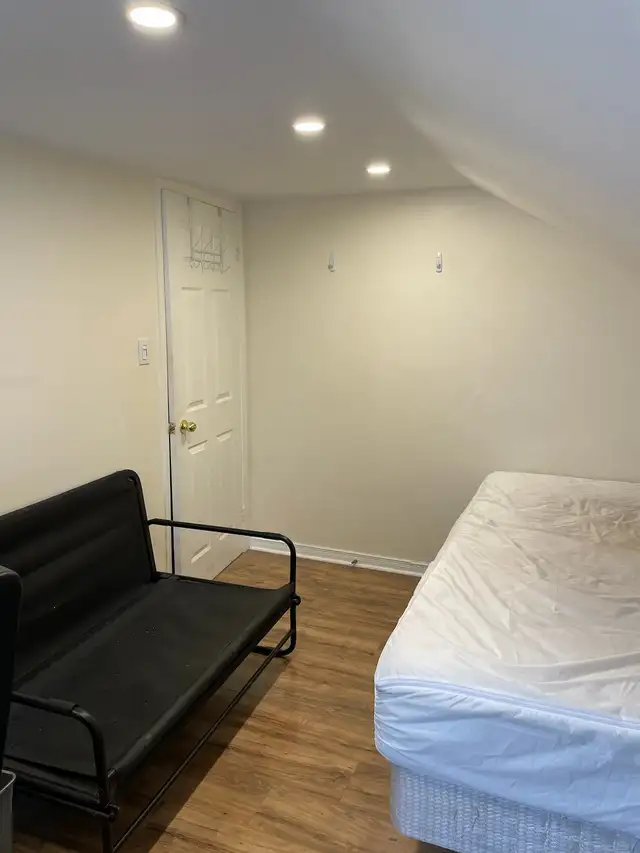 5-Bedroom Student Apartment in Kensington Market! - Photo 11