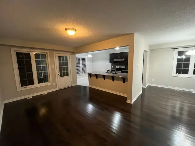 End Unit Three Bedroom village townhouse Stittsville Ottawa - Photo 4