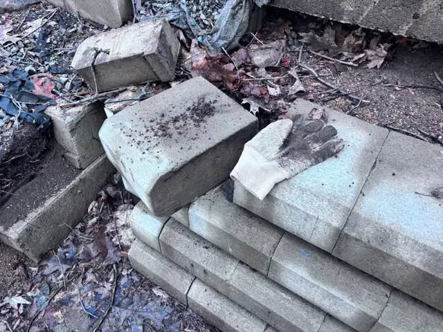 Blocs béton gris pour muret (environ 60) - Photo 2