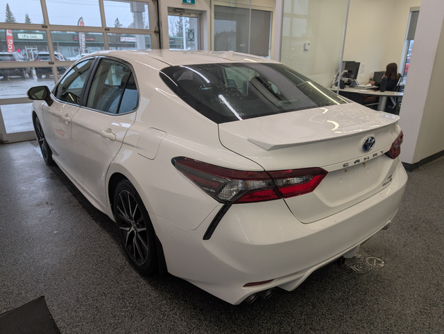 2023 Toyota Camry Hybrid SE - Photo 4