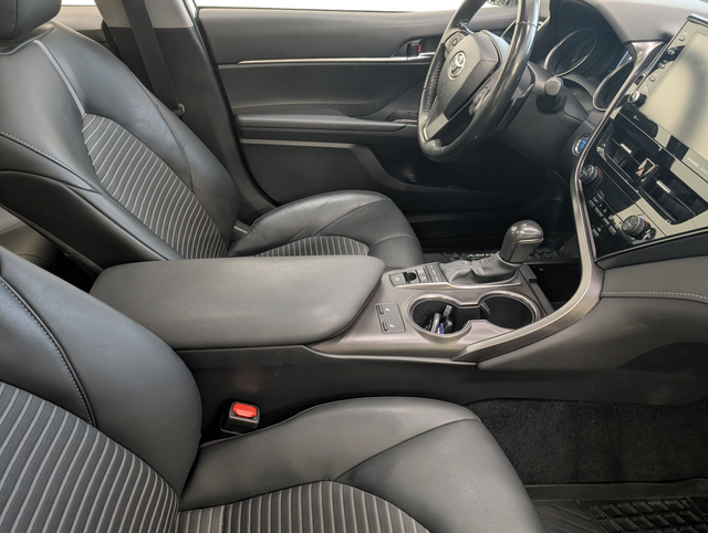 2023 Toyota Camry Hybrid SE - Photo 8