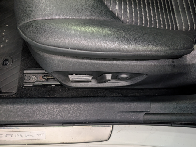 2023 Toyota Camry Hybrid SE - Photo 13