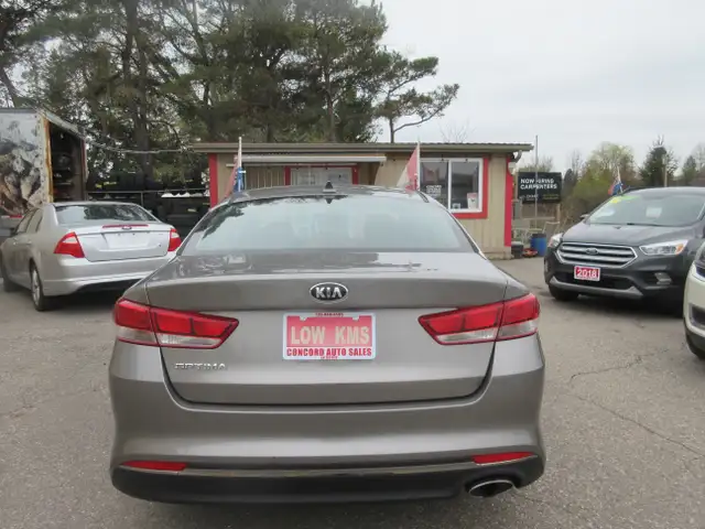 2016 Kia Optima LX - Photo 8