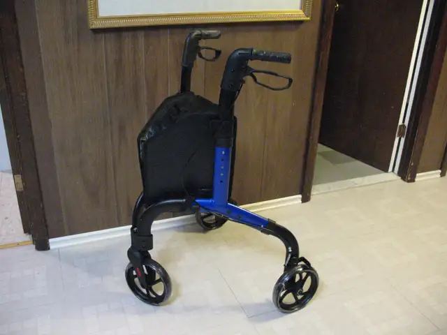 NEW, 3 Wheel Rollator/Walker