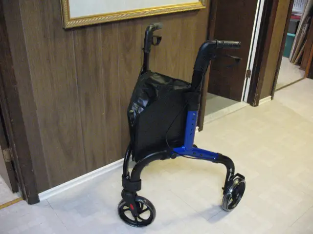 NEW, 3 Wheel Rollator/Walker - Photo 2