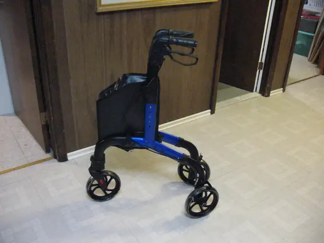 NEW, 3 Wheel Rollator/Walker - Photo 7