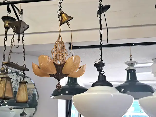 ANTIQUE ART DECO CEILING LAMP FIXTURE w 5 SLIP SHADES - Photo 2