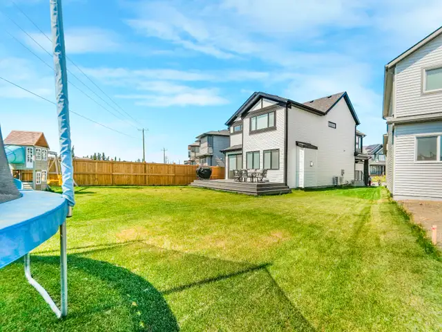 St Albert 5 Bed 3.5 Bath Dbl Att Garage! Huge Pie Lot! NEW PARK! - Photo 3