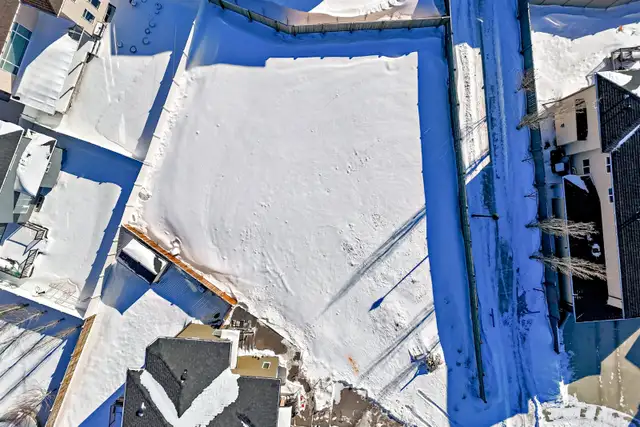 44 Pocket Lot in YEG for ONLY $345k WHAT?!?! WOW! BUY NOW! - Photo 2