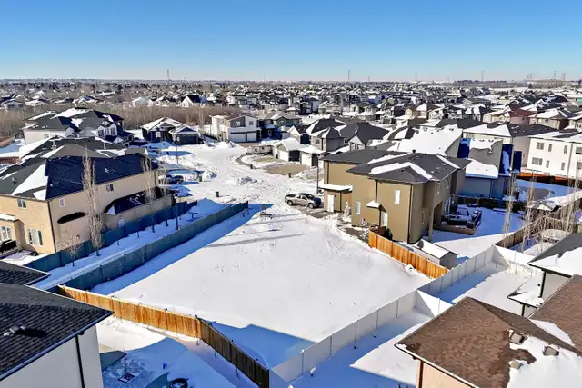 44 Pocket Lot in YEG for ONLY $345k WHAT?!?! WOW! BUY NOW! - Photo 5