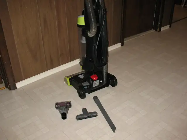 BISSELL Clean View Swivel Pet Vacuum Cleaner, LIKE NEW - Photo 10