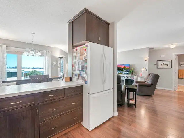 St Albert Adult Bungalow Condo in Kingswood! LOW CONDO FEE! - Photo 4