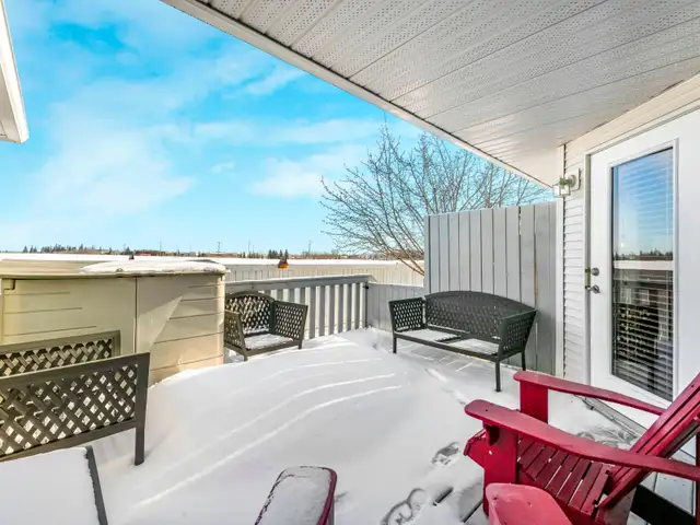 St Albert Adult Bungalow Condo in Kingswood! LOW CONDO FEE! - Photo 8