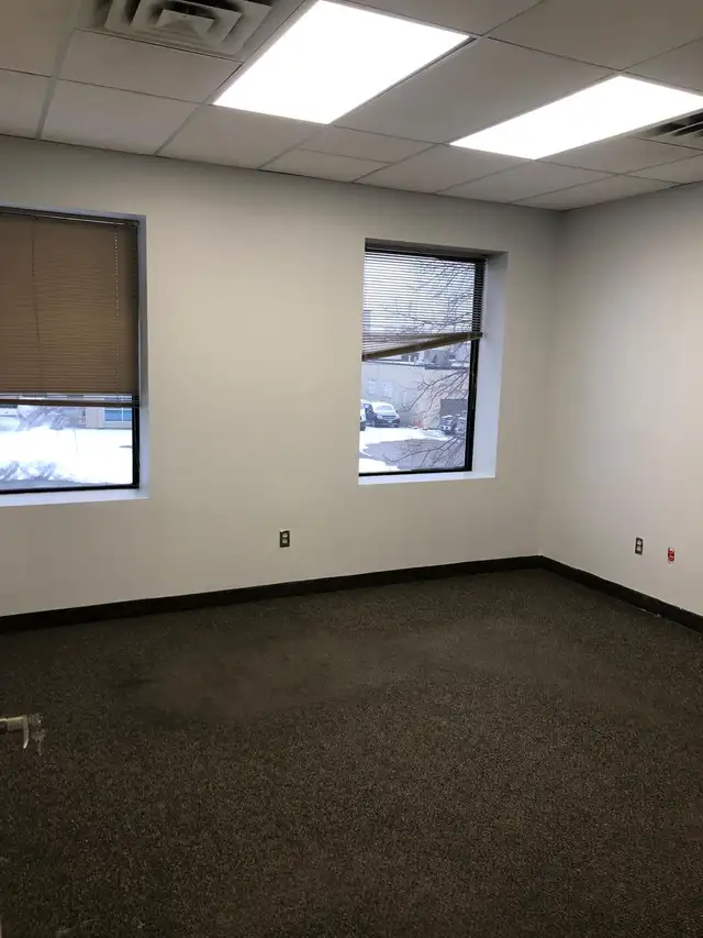 OFFICE SPACE FOR RENT - Photo 2