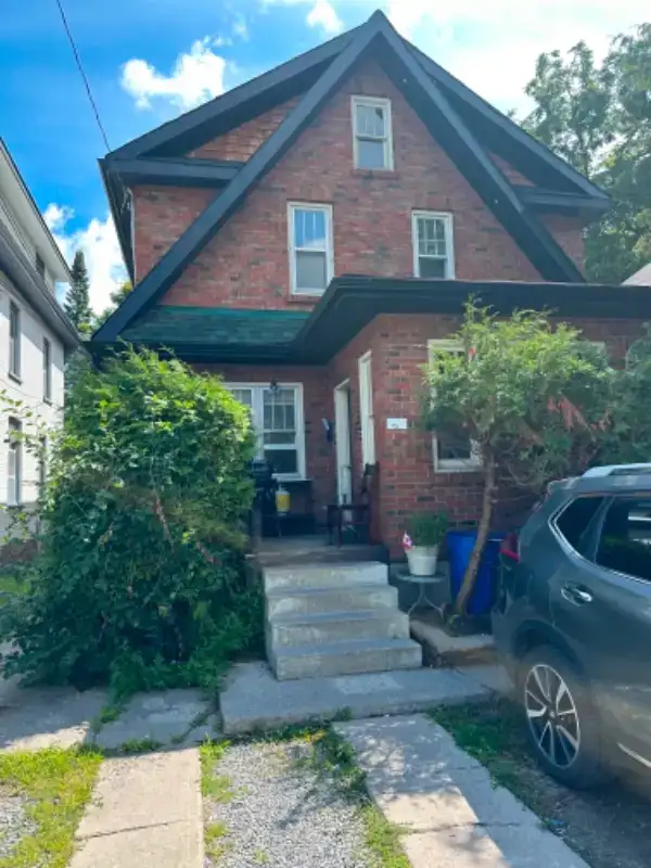 ATTN TRENT STUDENTS! Spacious 5/6 BdRm Home I Edge OfDowntown