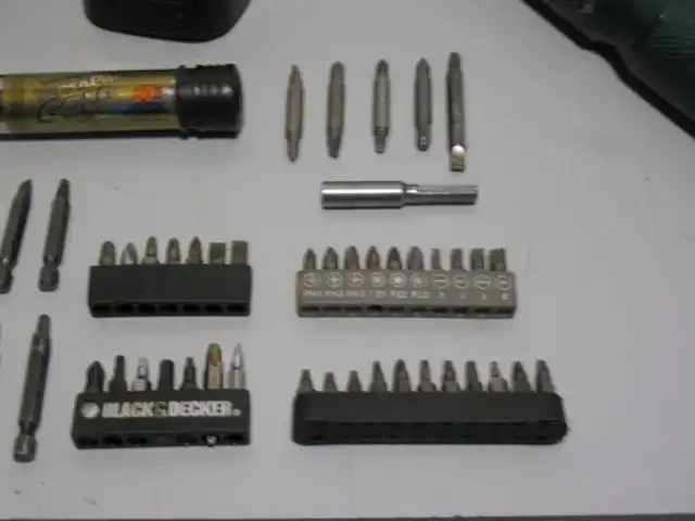 Black and Decker 60 Piece Cordless Screwdriver Set - Photo 4