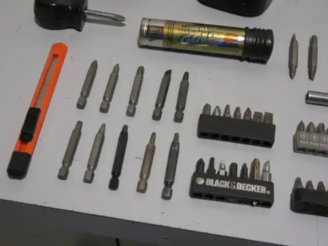 Black and Decker 60 Piece Cordless Screwdriver Set - Photo 5