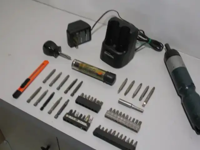 Black and Decker 60 Piece Cordless Screwdriver Set - Photo 8