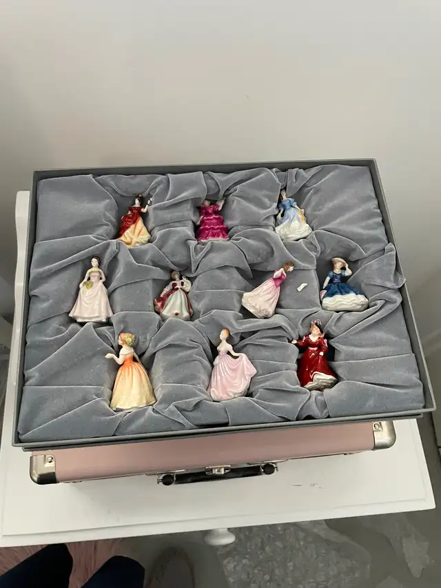 ROYAL DOULTON (PRETTY LADIES/MINI)