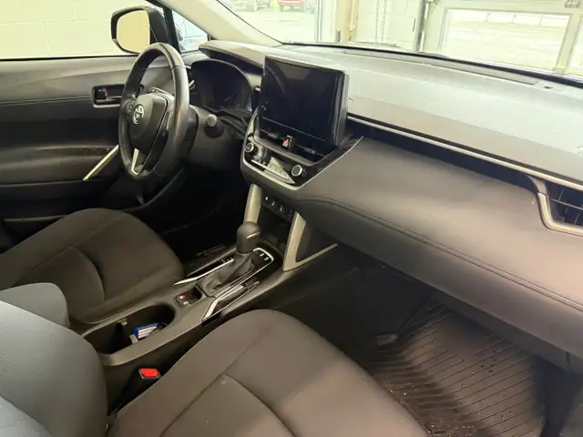 2024 Toyota Corolla Cross LE AWD, GARANTIE JUSQU EN 2029 - Photo 8