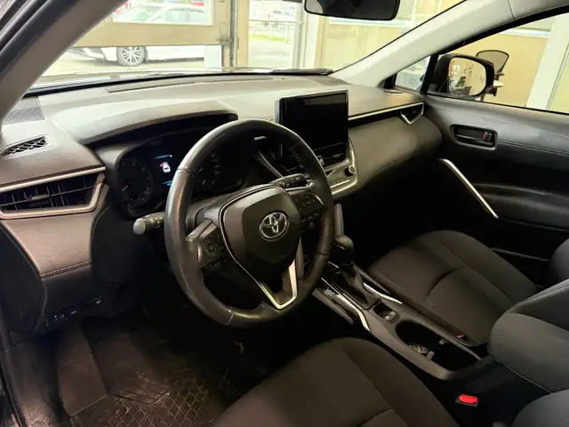 2024 Toyota Corolla Cross LE AWD, GARANTIE JUSQU EN 2029 - Photo 9